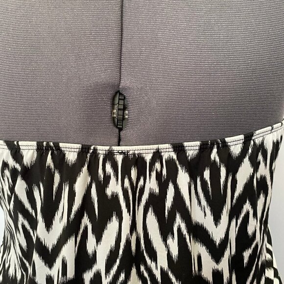 Kiwi Black & White Strapless Ruched Top Size 2X - Picture 5 of 9